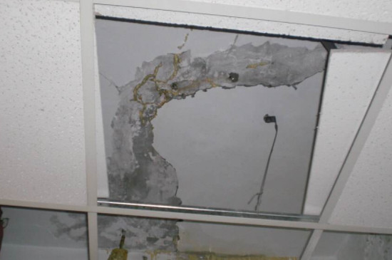 卫生间天花板漏水怎么办