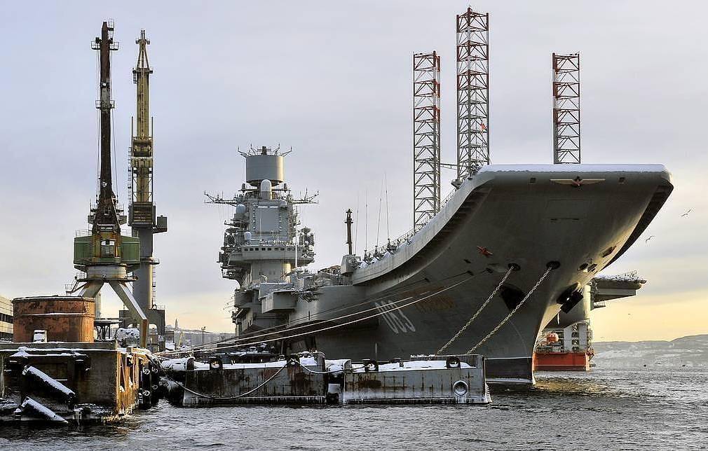 中国向俄交付10万吨船坞，库兹涅佐夫号有救了，无需等2024年维修