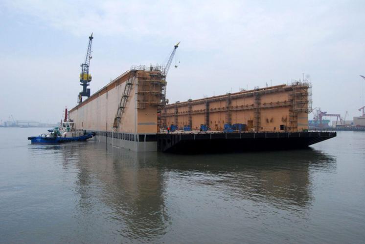 中国向俄交付10万吨船坞，库兹涅佐夫号有救了，无需等2024年维修
